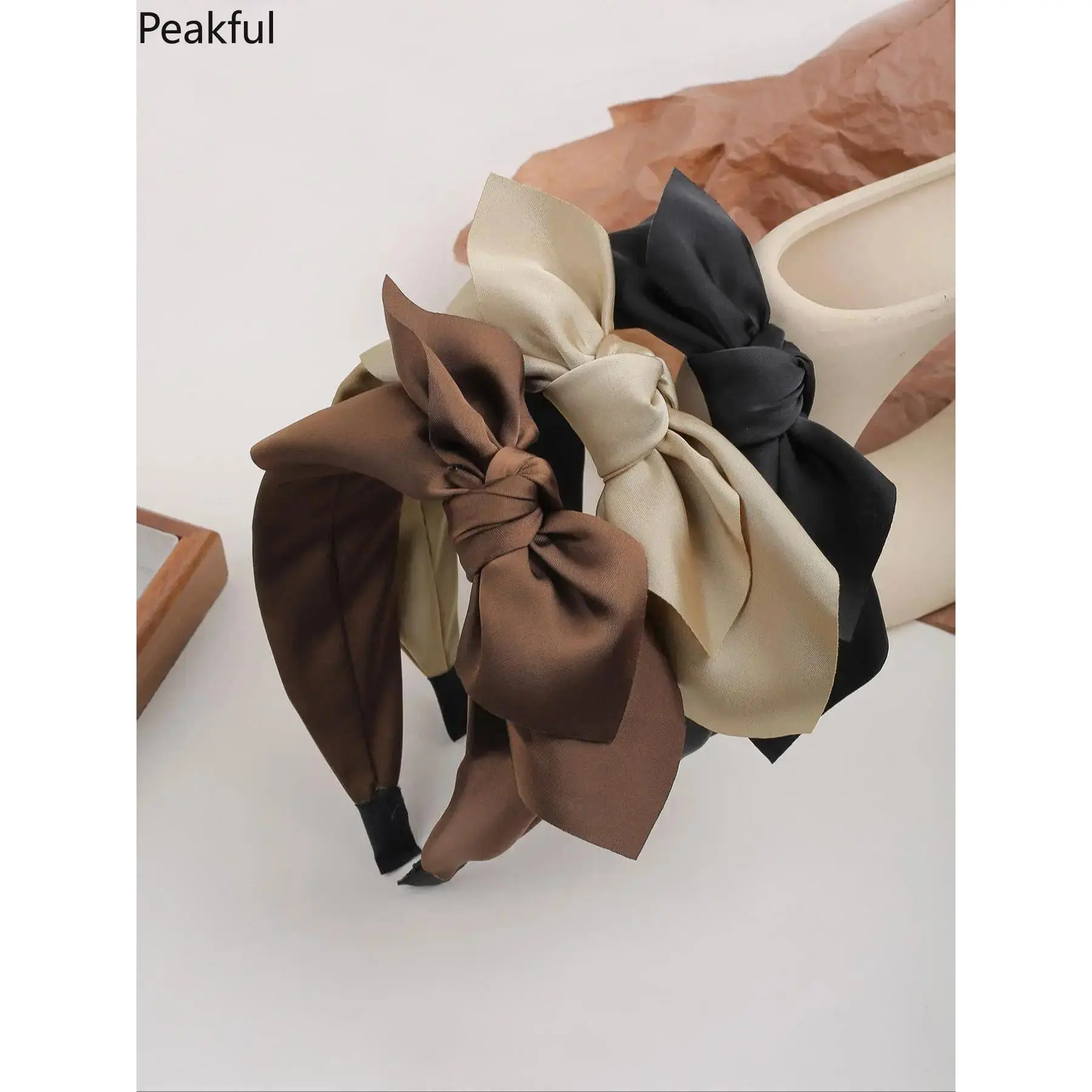 Elegant Bow Decor Knotted Hair Headband, Viral Fashion Solid Color Hair Hoop for Ladies, lightweight non-slip design with stylish knotted craft, all-match temperament and easy to wear, holiday gatherings, photo props and everyday clothing embellishment