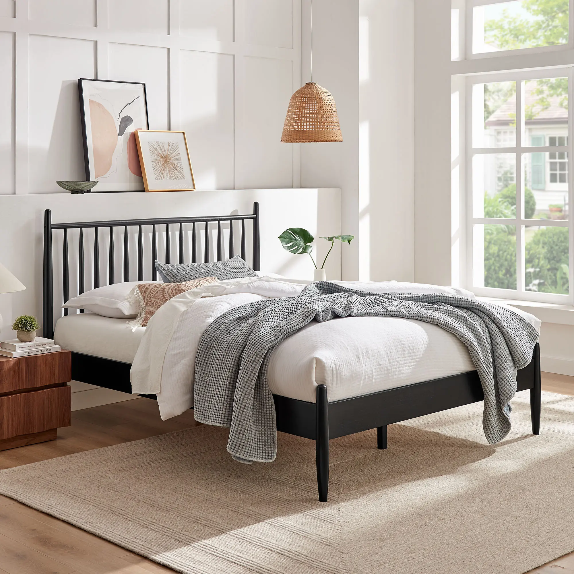 Zane King Size Spindle Bed in Black Zane King Size Spindle Bed in Black