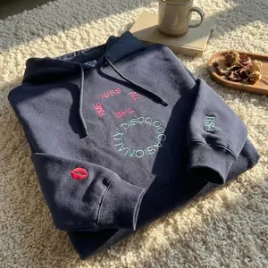 Embroidered Crewneck Sweatshirt – Kiss All The Time Disco Occasionally Graphic Tee