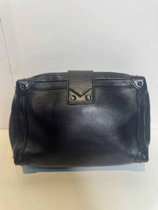 Pre-owned Louis Vuitton leather Shoulder Bags Petite Malle Soft MM Shoulder Bag Crossbody Black Calfskin & Silver HW LVJX3