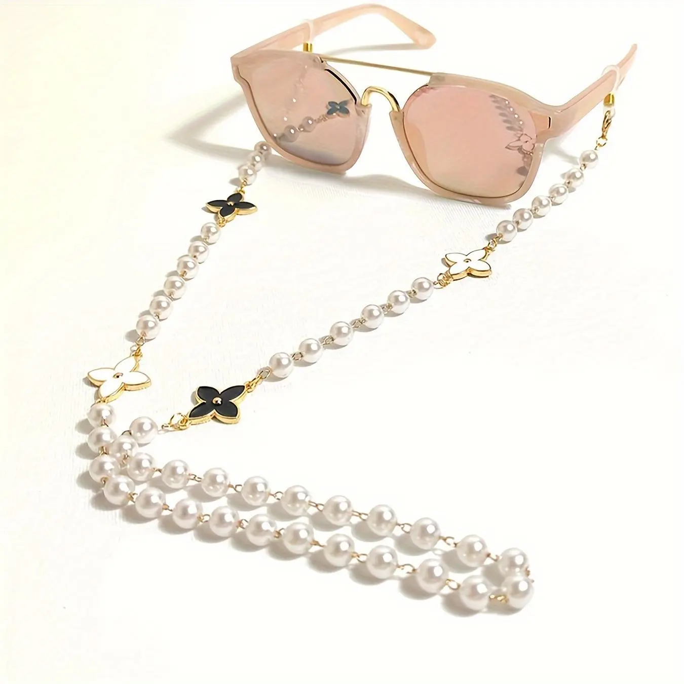 Clover Design Glasses Chain, Mother's Day Gift, Eyeglass Holders Around Neck, Eyeglasses Holder, Faux Pearl Beaded Eyeglass Chain, Thin Anti Slip Sunglasses Reading Glasses Lanyard Strap, Sunglasses Holder Clip