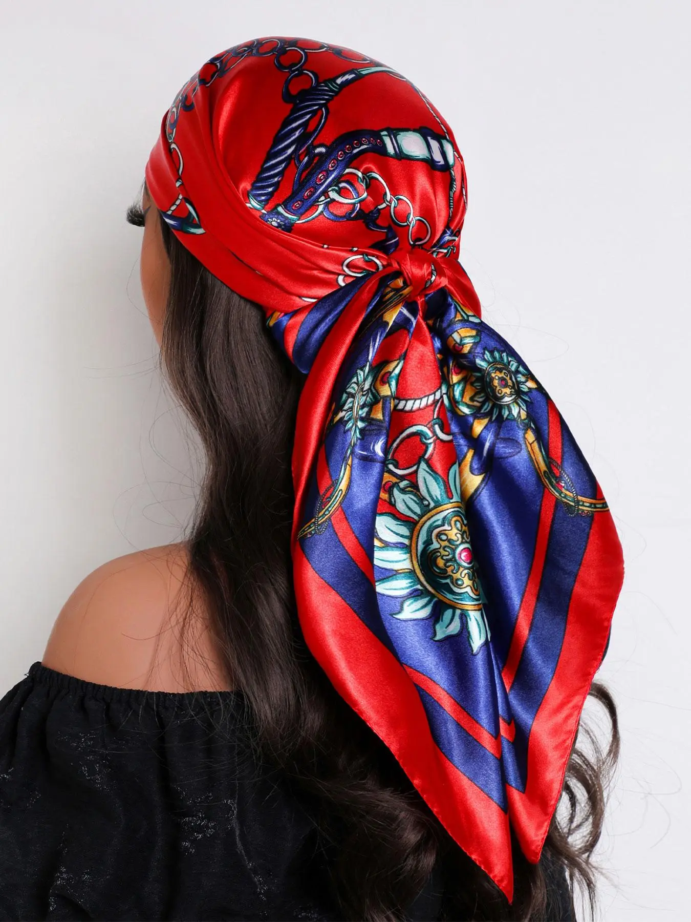 Chain Print Silk Feel Scarf for Women, Versatile Headband and Neck Wrap, Neck Scarf Bandana for Fashion and Everyday Use, Soft and Lightweight for All Seasons