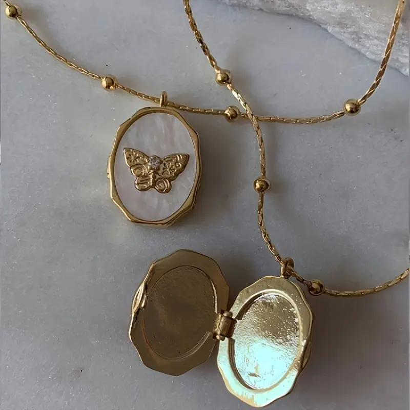 Women's Retro Butterfly Custom Photo Necklace - Copper Locket with Shell Pattern, Vintage Artificial Gemstone Jewelry, Female Daily Wear Accessory That Can Open/Close