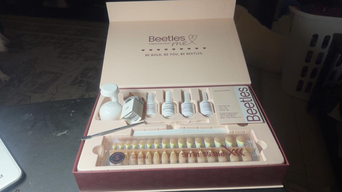 Item: 224 pcs Short Almond 7 Colors Uv Press On Kit