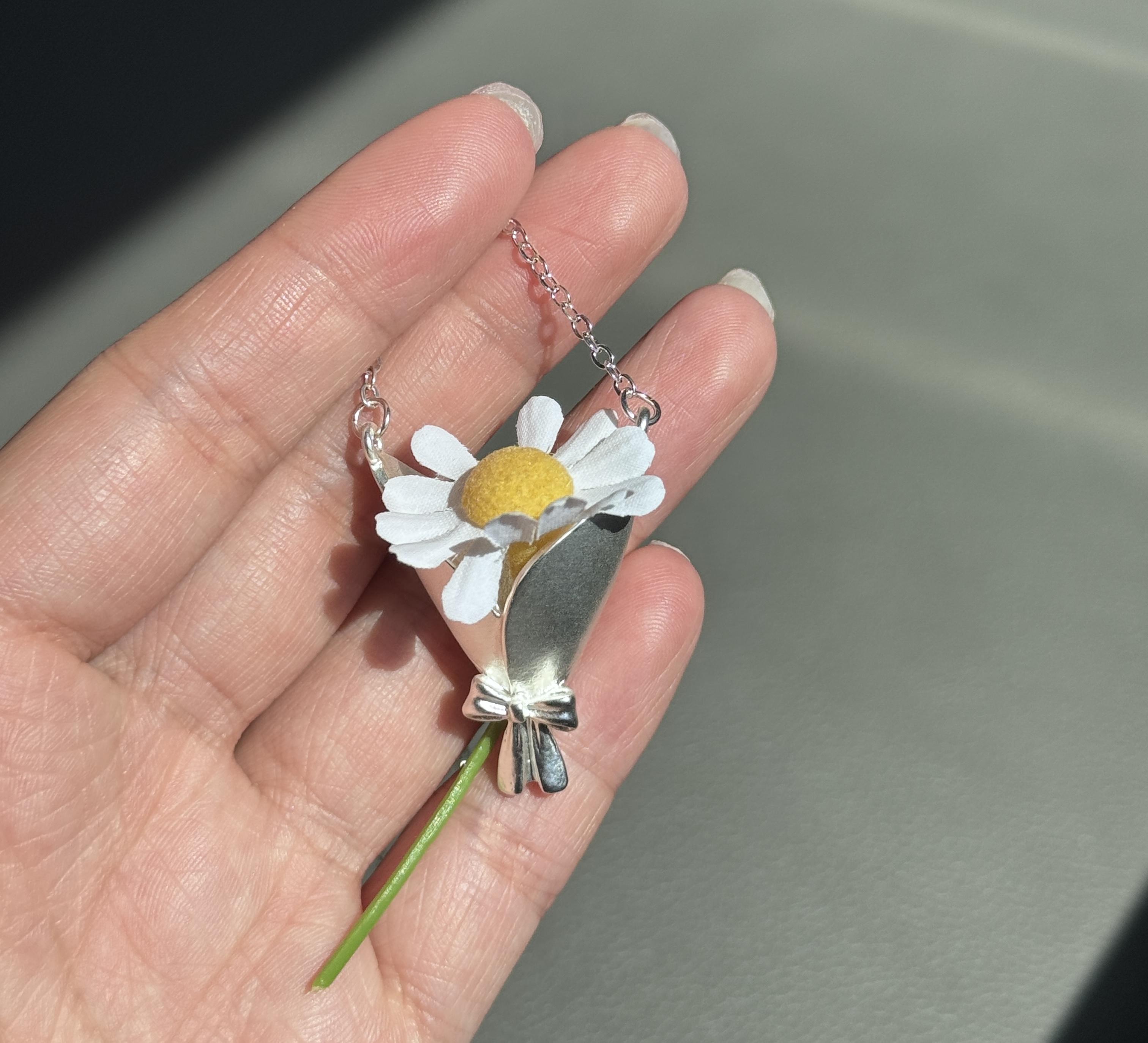 Gift For Mom Flower Bouquet Necklace(Without Flowers), Romantic, Blessing, Gratitude, Love, Elegance,Gift for Mothers, Loved Ones, and Family, Elegant Gift for Women Exquisite Jewelry Gift Jewelry Accessory