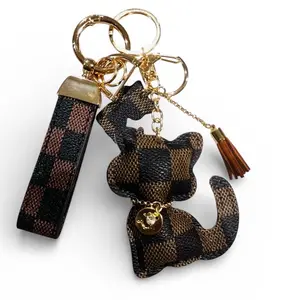 Chic Checkered Cat Keychain Bag Charm with Tassel and Gold Accent for Stylish Accessories
