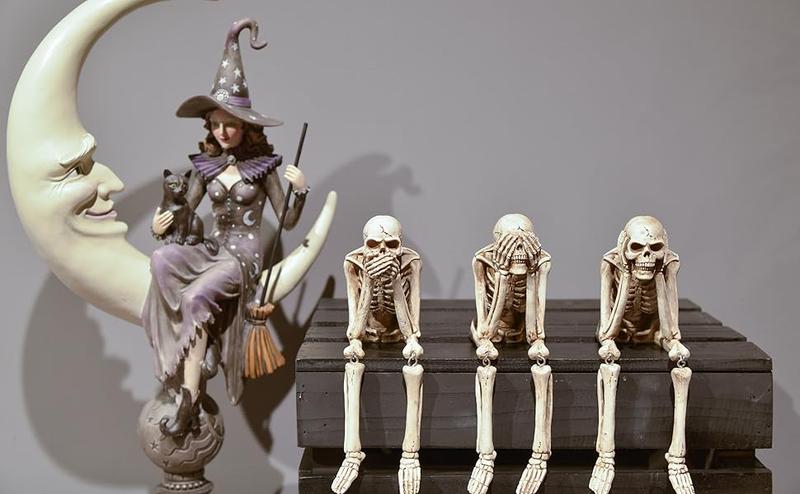 Halloween Statues Skeleton Collectible-Figurines - Realistic Skull Decorations Home Decor for Living Room Bedroom Office, Gift for Friend, 2.3L x 4W x 4.3H inch