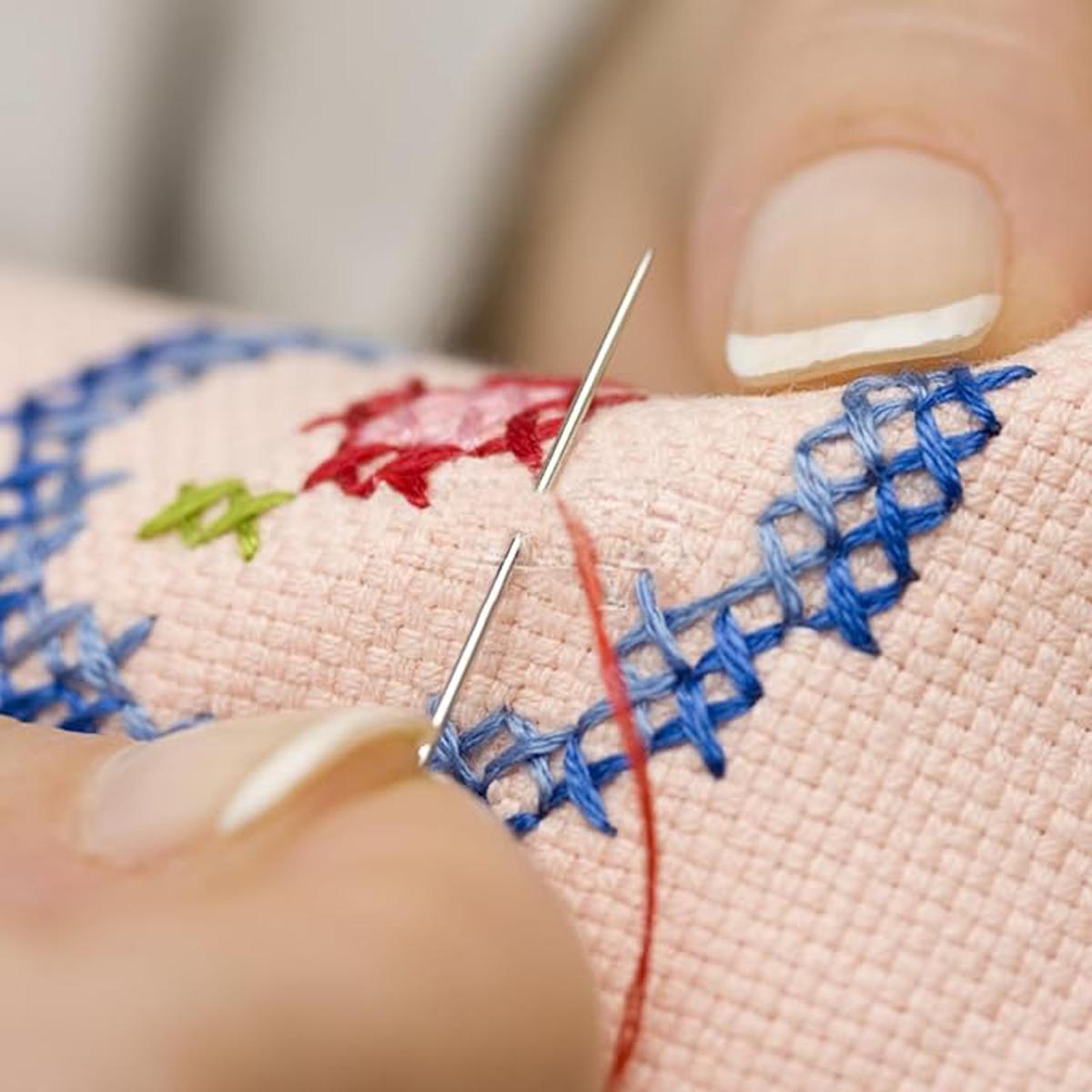 30Pcs Self Threading Sewing Needles Sets Large Gauge Needle Hand Sewing Needle Embroidery Needles with Wooden Case for Knitting Mending DIY Handsewing Art Crafts