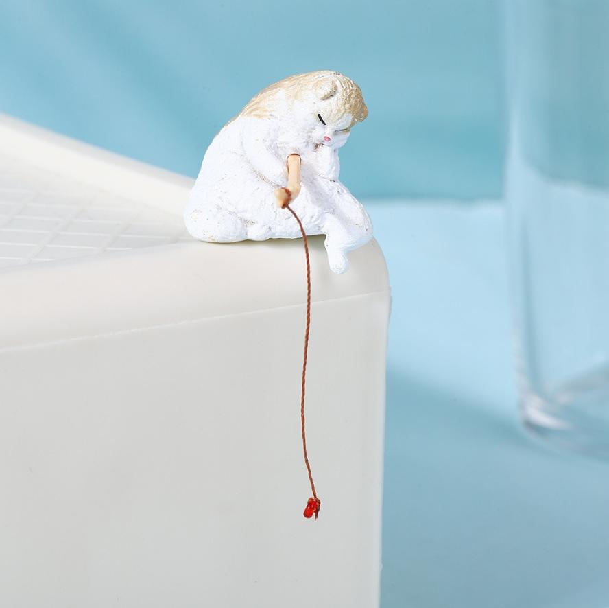 MUNBYN  Cute Mini Cat Fishing Desk Figurines Set, Resin Micro Landscape Ornaments for Office & Computer Desk Decor, Adorable Pet-Themed Desktop Accessories for Home or Workspace (5 PCS)