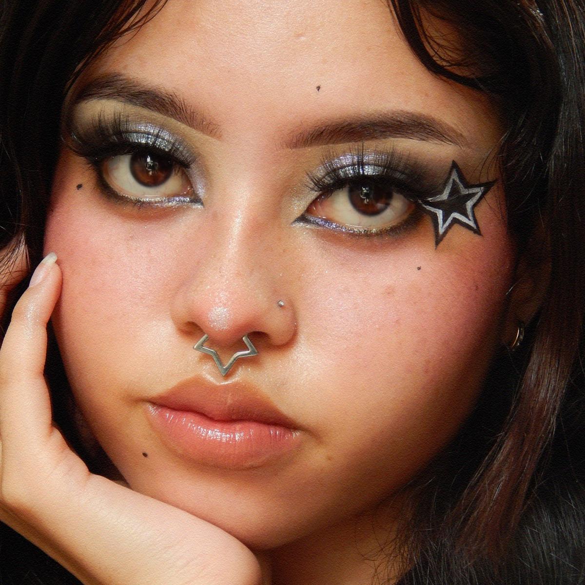 Oufer 16G/14G Titanium Chunky Star Clicker Nose Septum Daith Piercing Ring in Silver Gold Black 8mm Inner Diameter Basic Versatile Design Comfortable Safe for Daily Wear