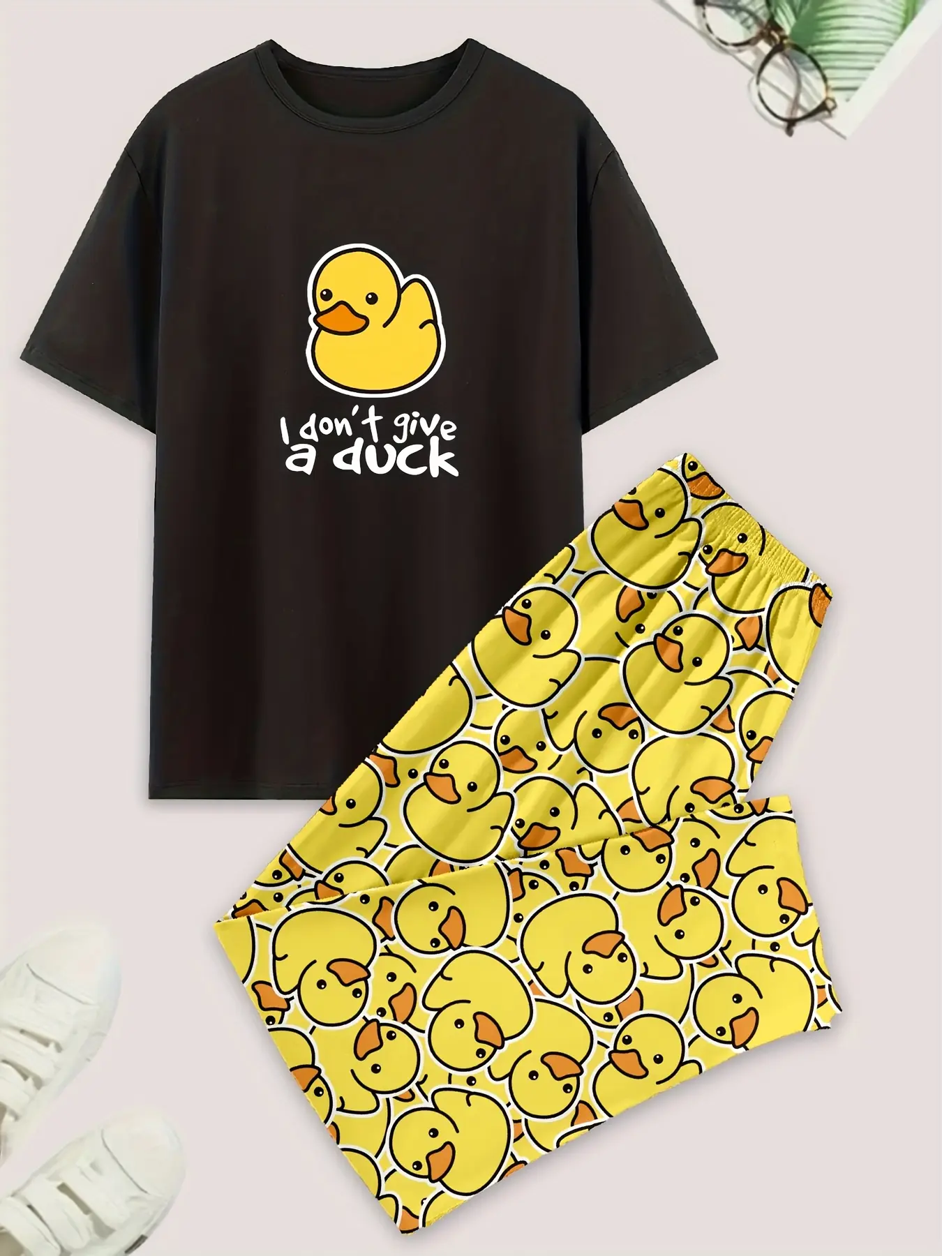 Men's Casual Pajamas Set, Duck Print Short Sleeve T-Shirt and Long Pants, Comfortable Summer Sleepwear, Fitted Design, Random Print
