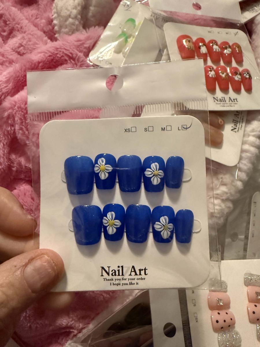 Item: L(short/medium), $63.99 32bags, host:Regina