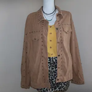 Stylish tan corduroy jacket with studded details. Perfect for a chic look.