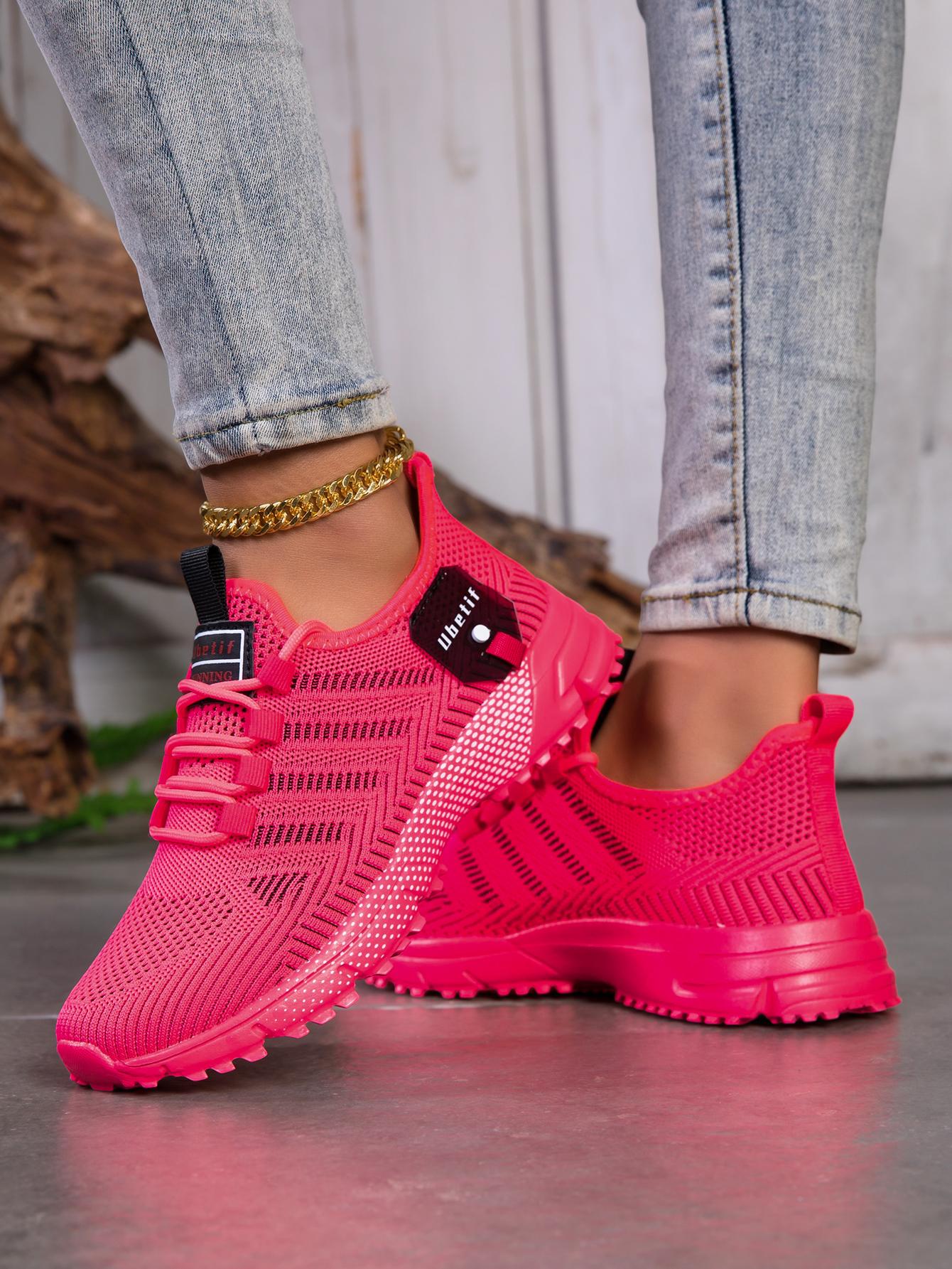 Women's fashionable and breathable knitted athletic shoes, 2026 new spring/autumn casual lightweight soft-soled walking shoes, comfortable low-top outdoor running shoes.