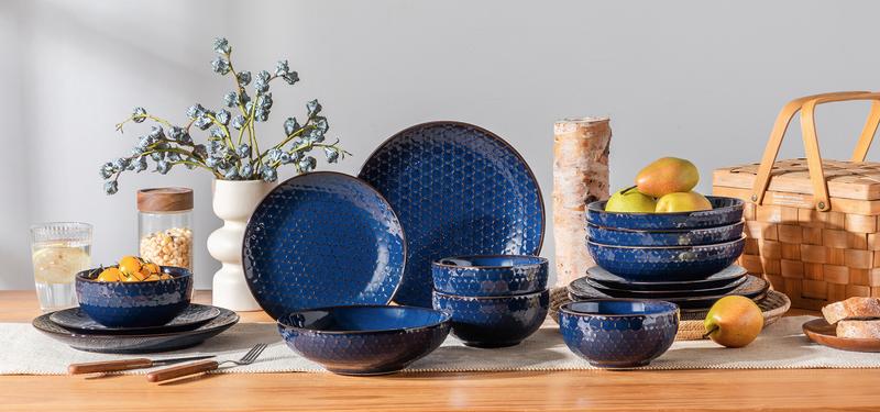MALACASA 16 Pieces Stoneware Tableware, White/Blue Embossed Delicate Dinnerware Set for 4 People, Plate and Bowl Set in Cinquefoils/Honeycomb Patterns for Kitchen Lovers Winter Holiday