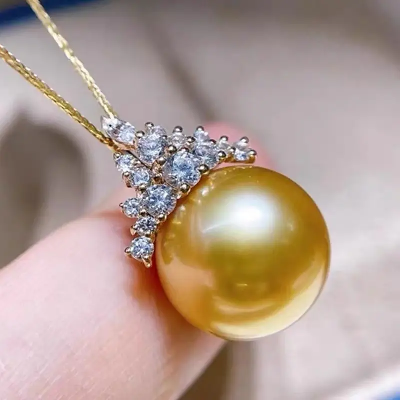 No.66-Golden round and flawless pearl pendant necklace