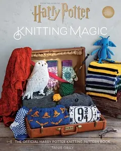 Harry Potter: Knitting Magic: The Official Harry Potter Knitting Pattern Book -- Tanis Gray, Paperback