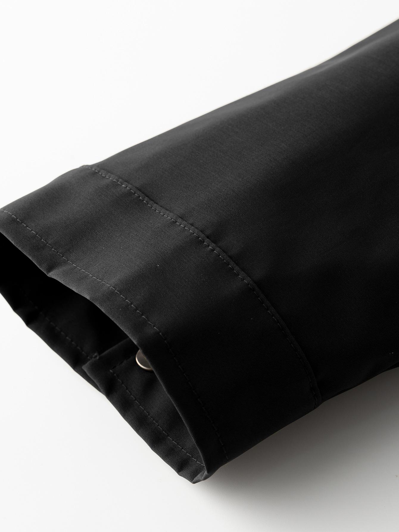 A collared jacket with a patchwork style, visually layered and designed to flatter necklines. The buttoned closure makes it easy to put on and take off. There is one pocket on the left side which is both practical and decorative