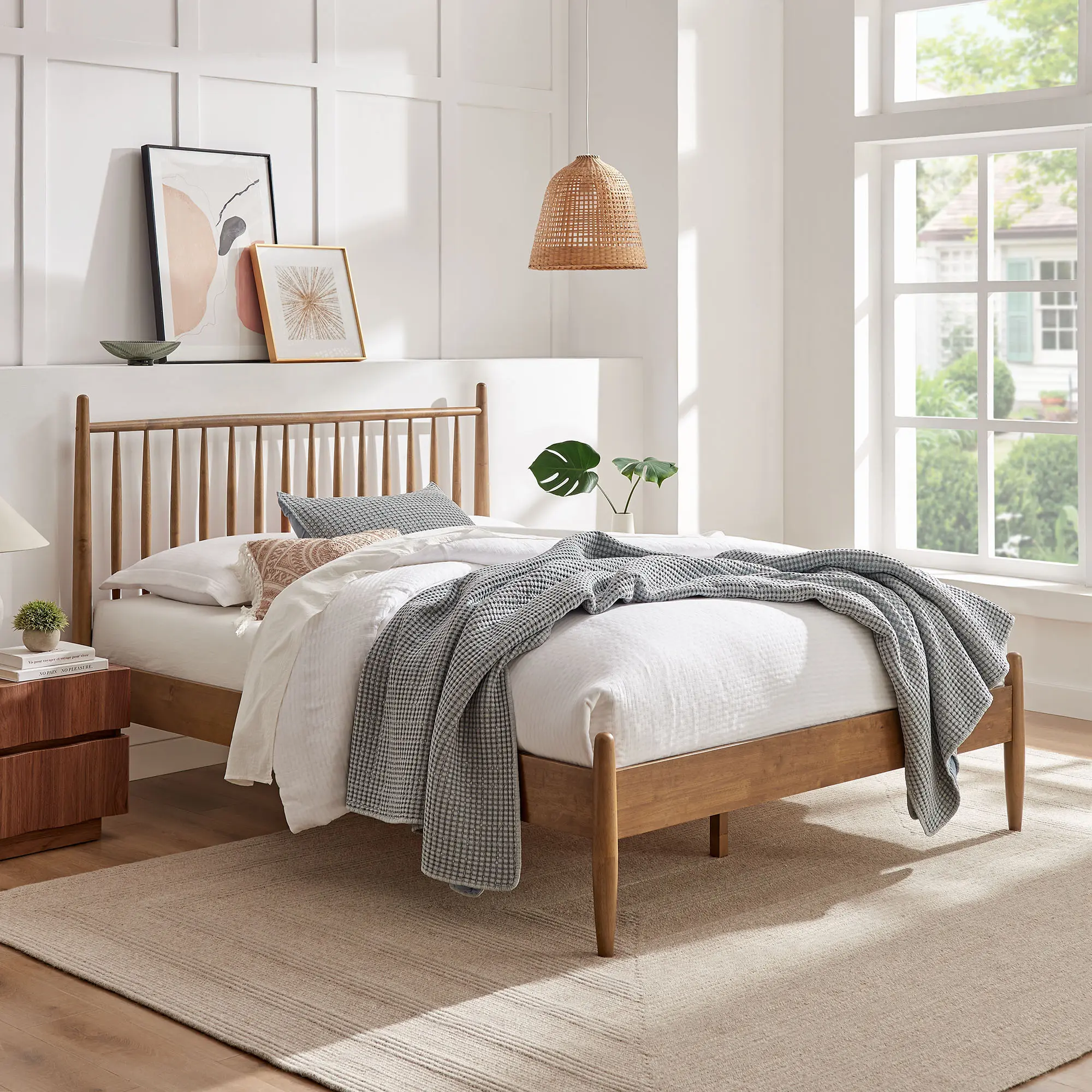 Zane King Size Spindle Bed in Walnut Zane King Size Spindle Bed in Walnut