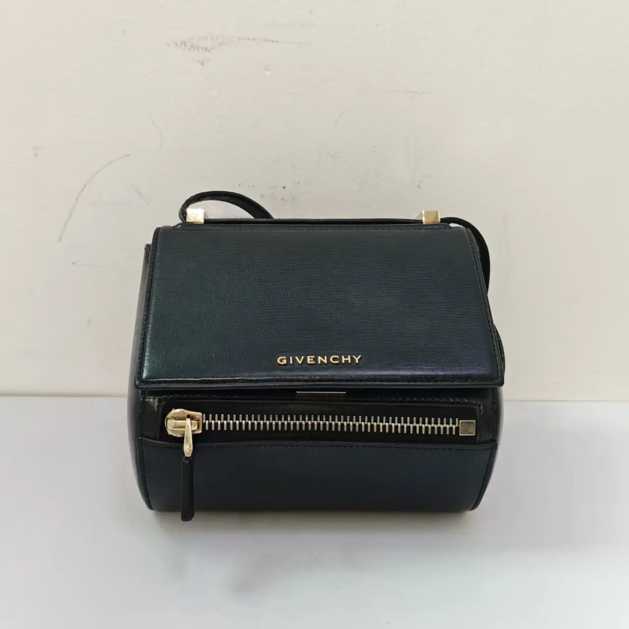 Pre-owned GIVENCHY Calfskin Shoulder bags Box Black Grained Small Shoulder Bag