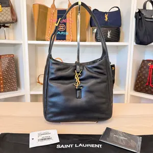Pre-owned Yves Saint Laurent Leather Shoulder Bags Saint Laurent YSL Padded Lambskin Small Le 5 A 7 Supple Hobo Black