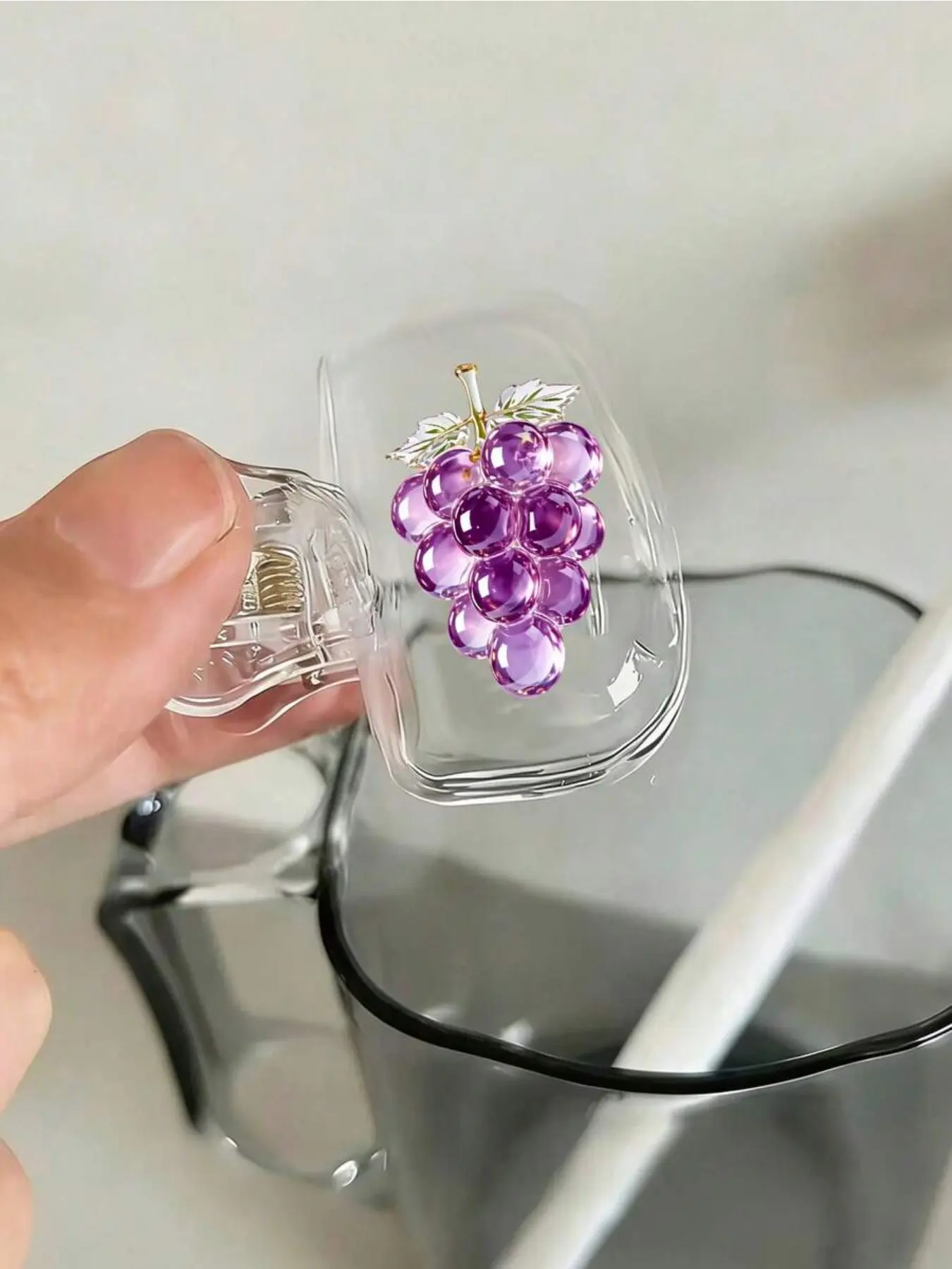 Grape-shaped toothbrush holder with clear lid. Compact, portable and ventilated with drainage design to protect toothbrushes. Cute fruit style, perfect for home, dorm and travel use.