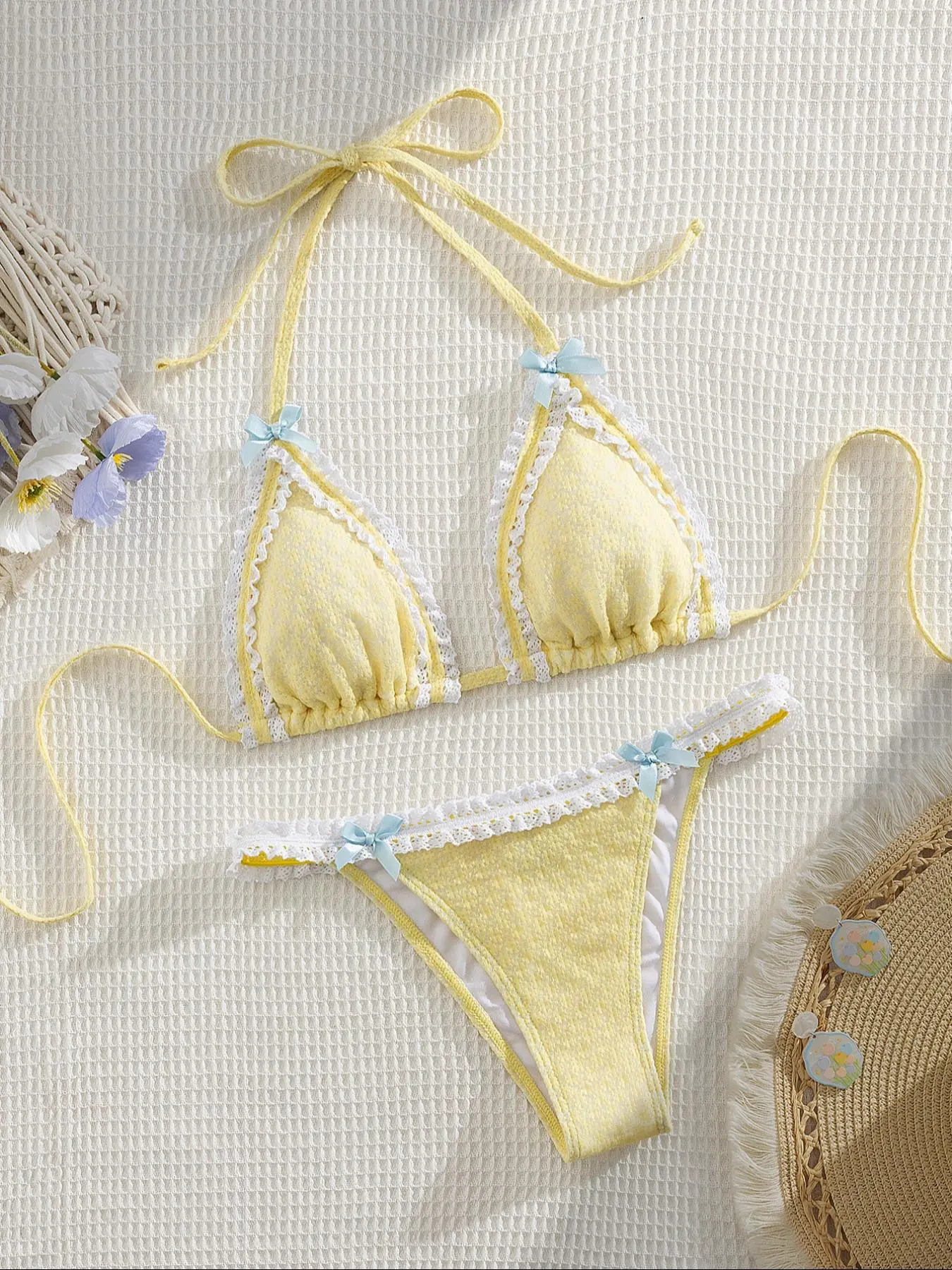 Two-Piece Set Women's Contrast Lace Bow Decor Bikini Set, Casual Tie Back Swim Bra & Swim Bottoms, Ladies Swimsuit for Beach Vacations, Summer Halter Bathing Suit, Solid Ruched Bikini, Bikini Outfits, Swimwear Sets