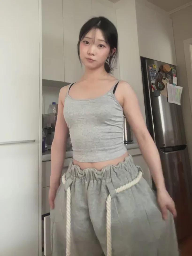 Aelfric Eden Super Baggy Barrel Sweatpants, Wide Leg Loose Fit Pants with Rope Drawstring, Oversized Streetwear Trousers for Men and Women, All Heights Friendly Aelfric Eden Super Baggy Barrel Sweatpants, Wide Leg Loose Fit Pants with Rope Drawstring, Oversized Streetwear Trousers for Men and Women, All Heights Friendly