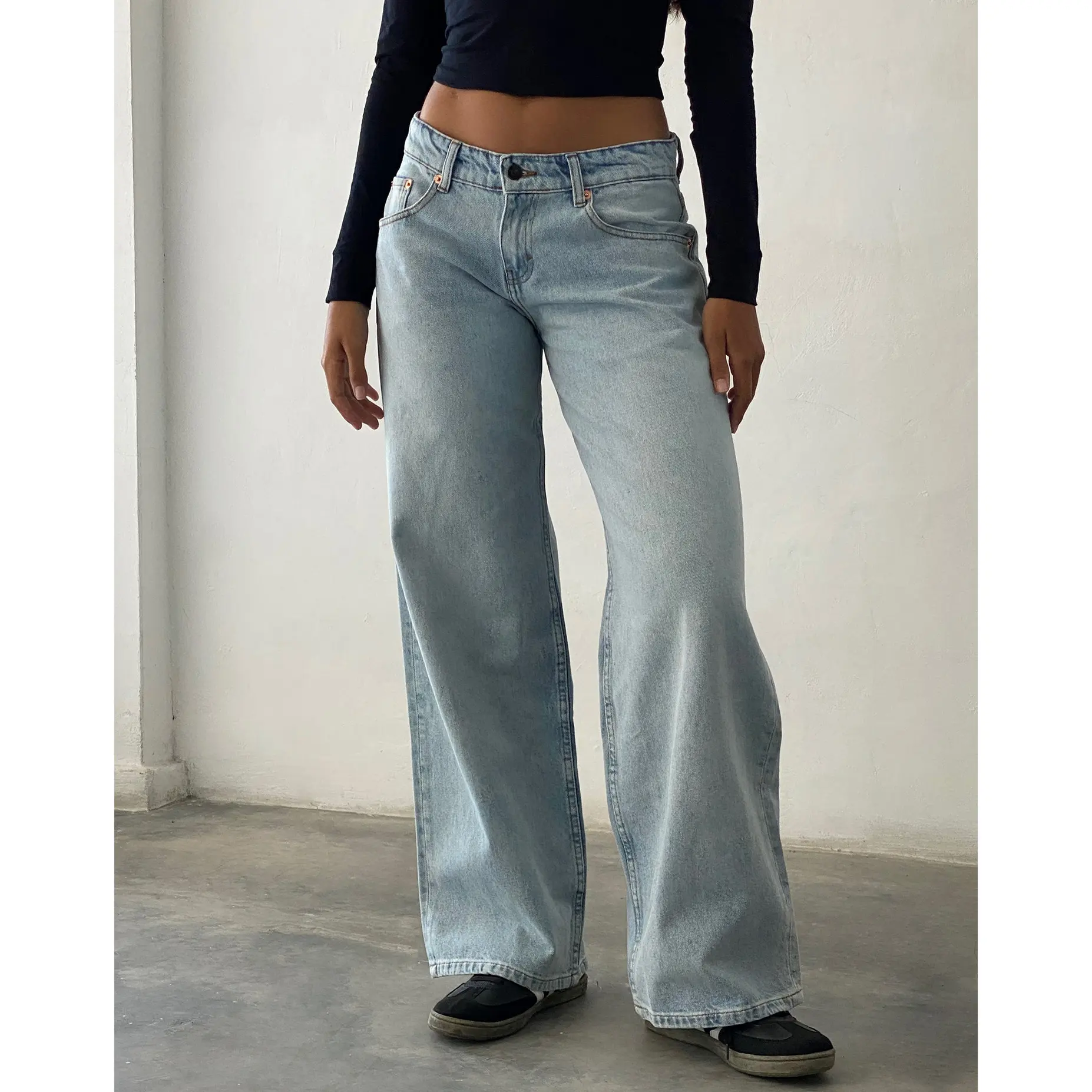 Roomy Extra Wide Low Rise Jeans in Extreme Light Blue Wash