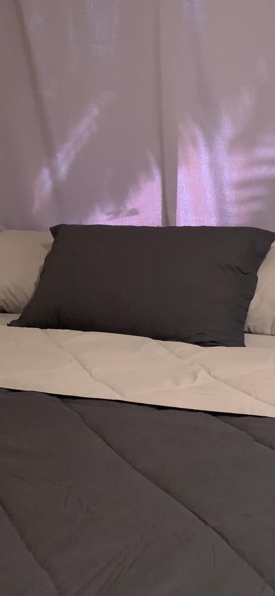 Item: Black/Grey, Queen