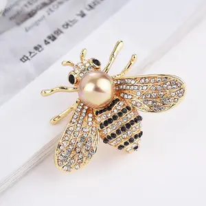 Bee brooch for women, pearl pin, stylish, elegant, simple, student accessory, suitable for coats, overcoats and suits