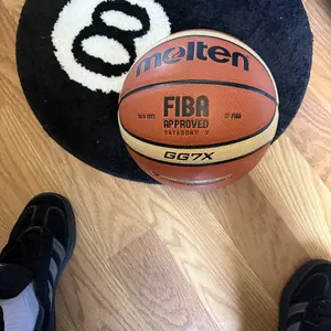 Professional Grade 5/6/7 Basketball, Ideal for Games and Training, High-Quality PU Material, Superior Grip and Bounce, Indoor/outdoor Use, and Design with Gold Accents, Basketball Equipment, Sports Ball