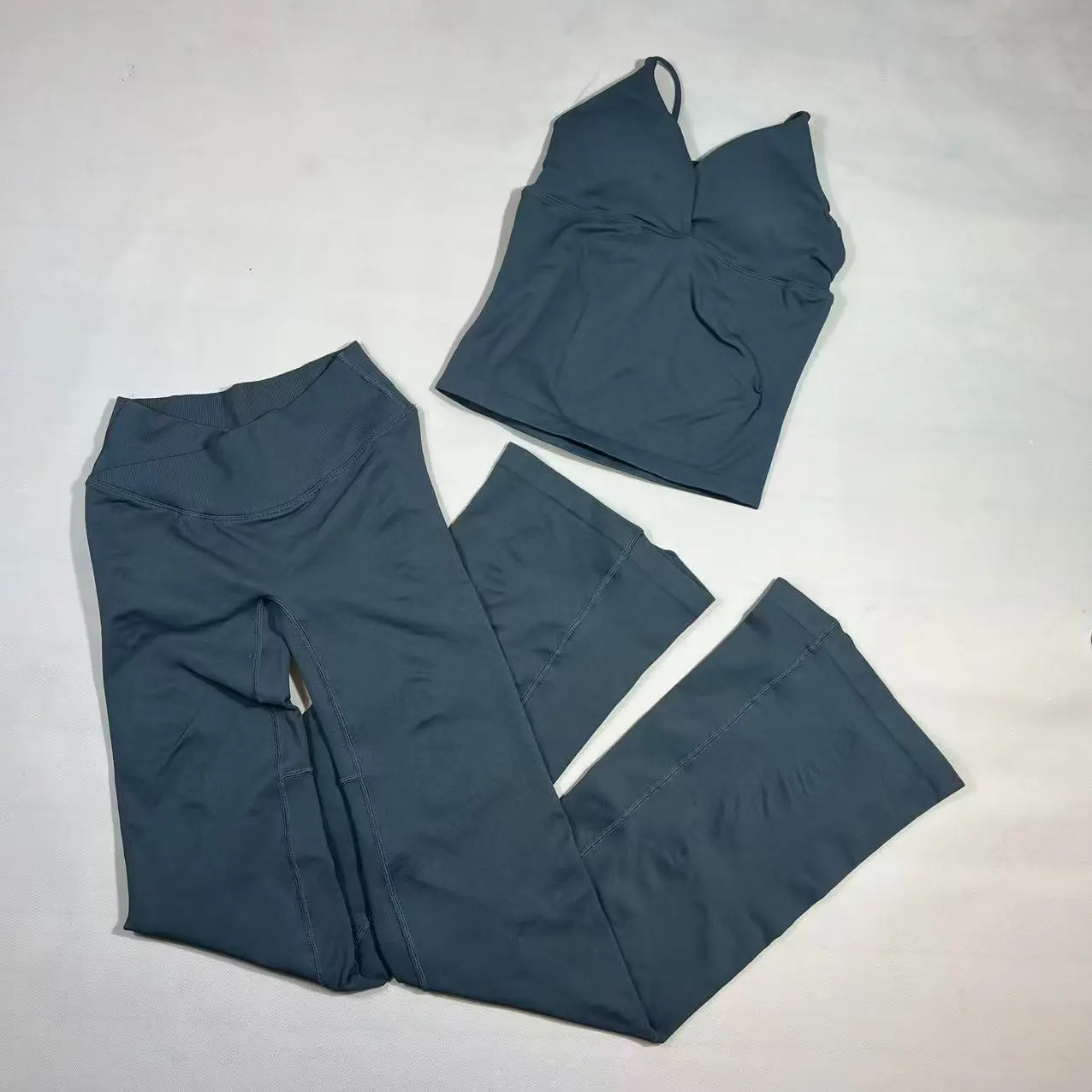 DFYNE Women's 2 Piece Seamless Ribbed Workout Set - Sculpting V Neck Sports Bra Crop Top & High Waisted Tummy Control Flare Yoga Pants, Buttery Soft Squat Proof Athleisure Activewear Gym Outfit Sets