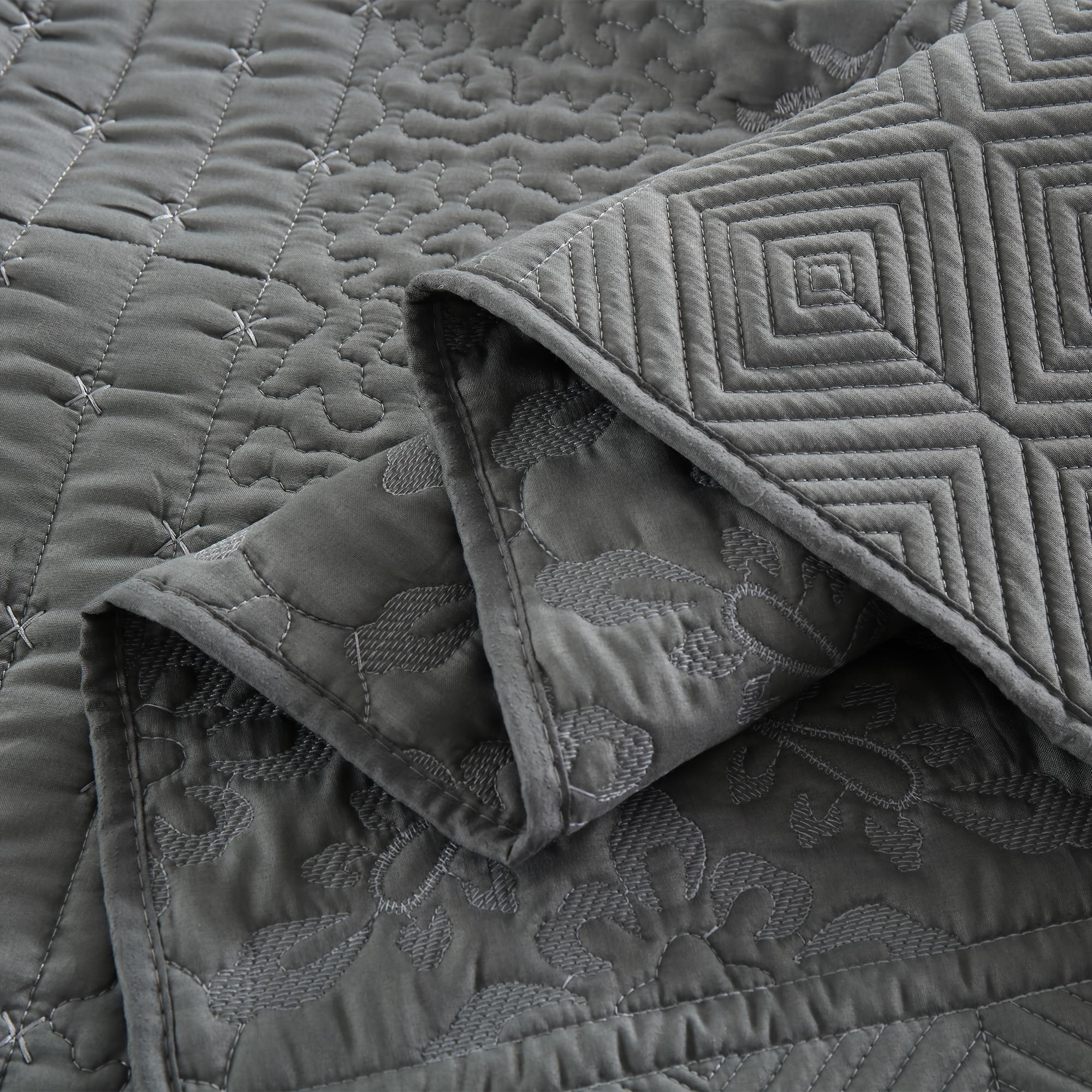 Luxury Embroidery 3-PC Quilt Set | Textured Floral & Geometric Pattern Bedspread, 5-Star Hotel Style Bedding for Discerning Homeowners