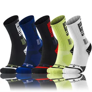 Men's mid-calf sports socks in a pack of 5 pairs. Theyfeature sweat-absorbing mesh for breathability, shockabsorption, and are wear-resistant. With terry cloth soles,these solid-color socks are suitable for basketball,running, football, Tubesocks