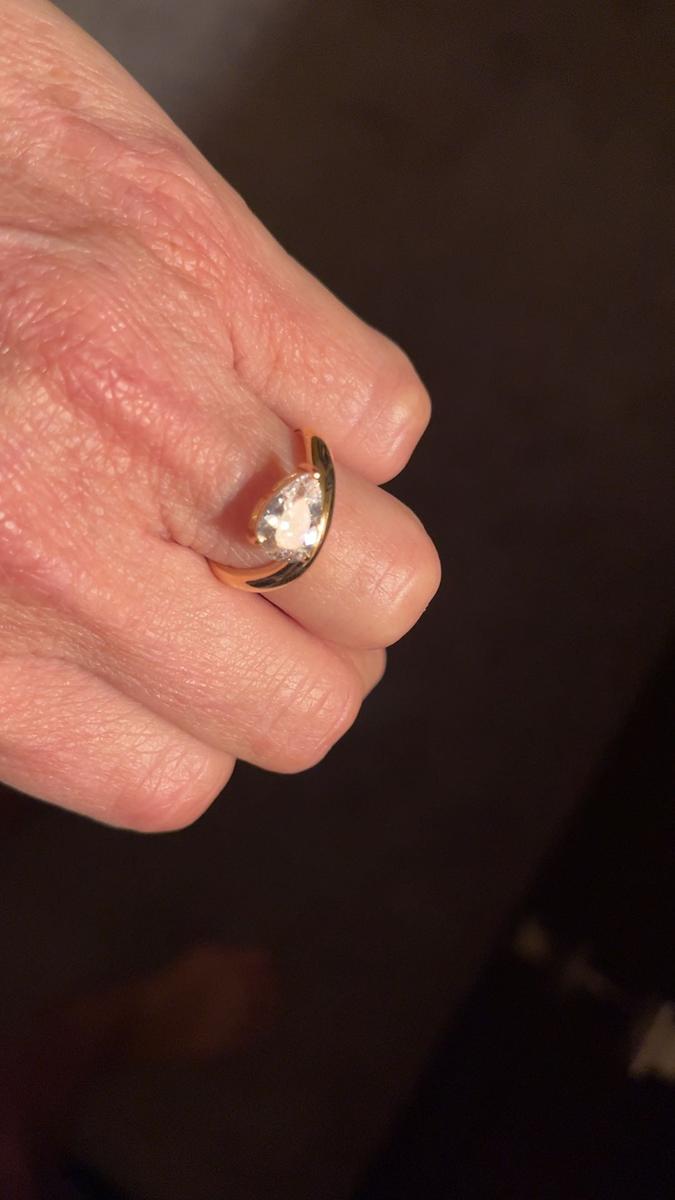 Item: Yellow Gold, 7