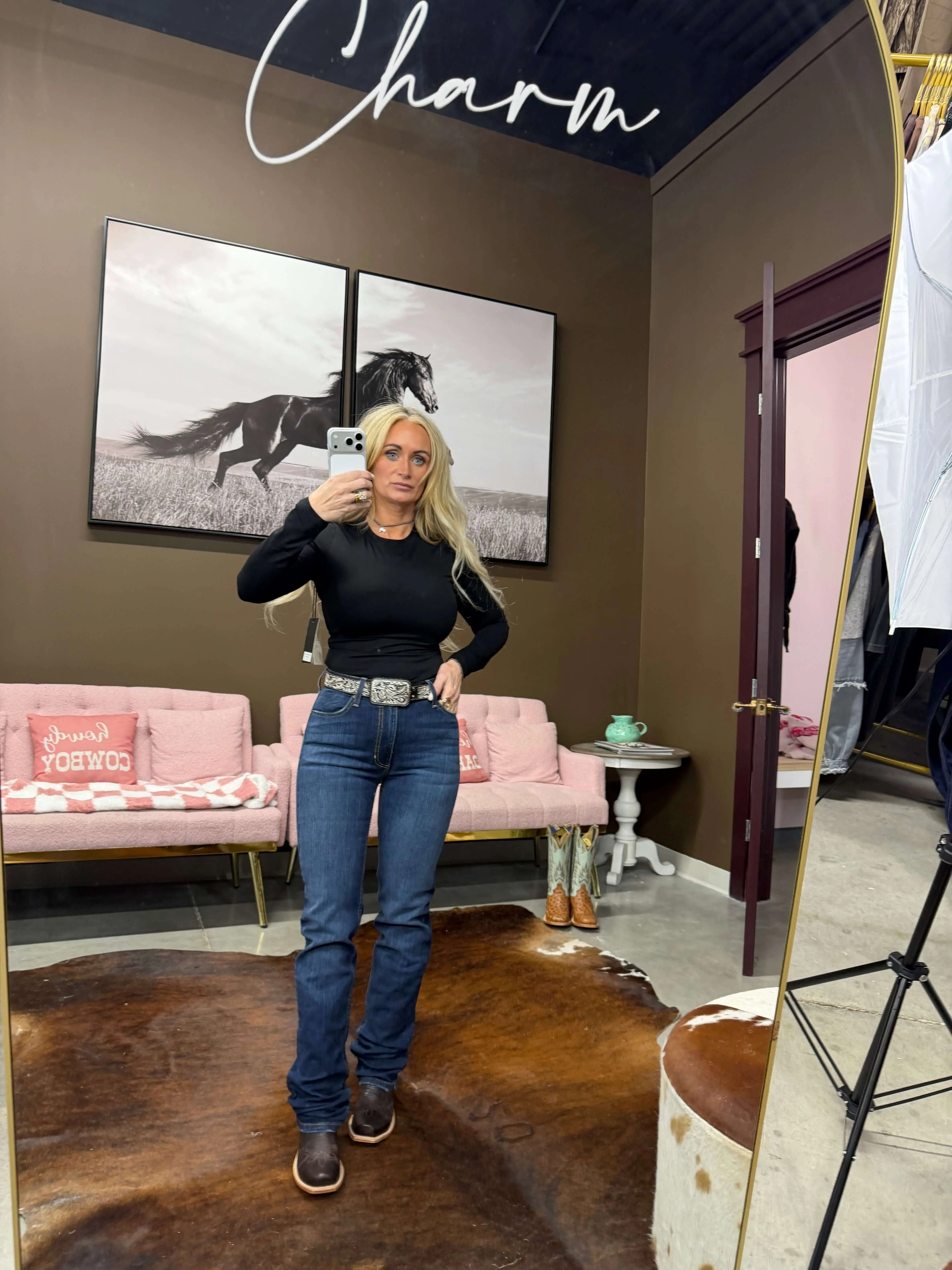 Women's Sarah Straight Leg Western Cowgirl Jeans - Classic Mid-Rise Comfortable Fit Denim Bottoms with Clean No-Stitch Back Pocket for Everyday Wear
