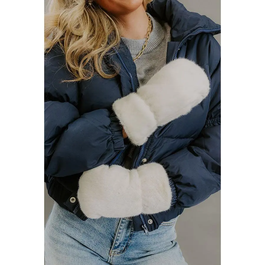 Cozy Feels Faux Fur Mittens in Ivory