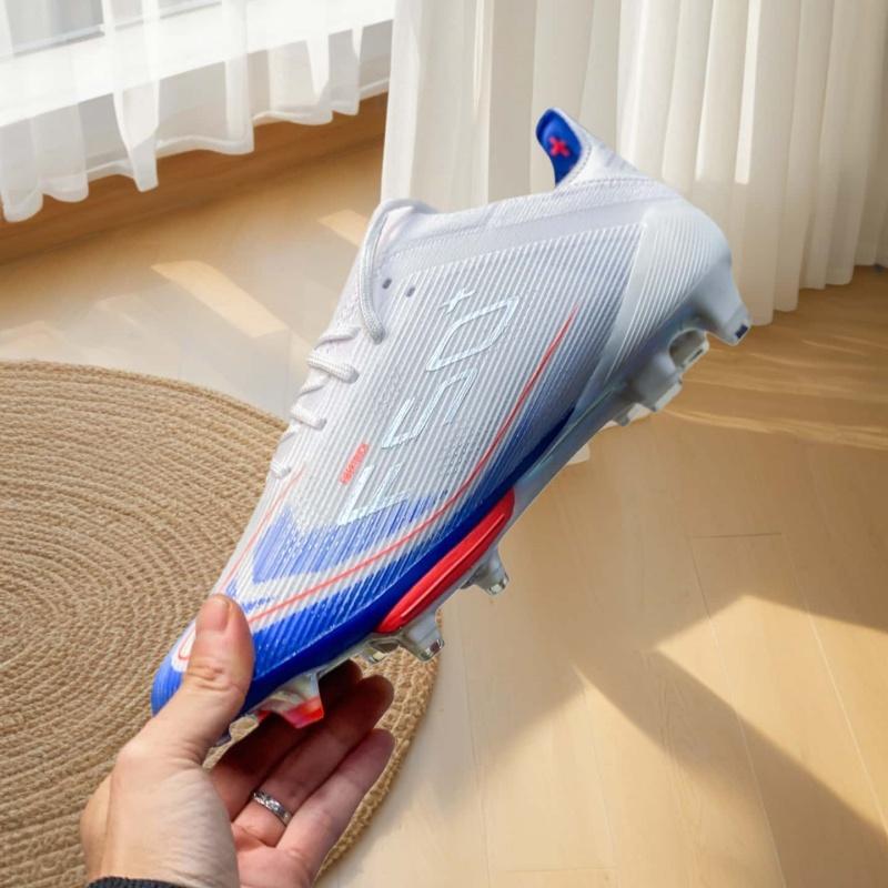 Comfortable and versatile synthetic turf soccer shoes in white and red