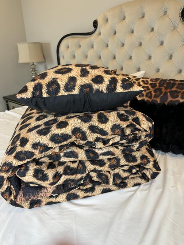Designer 3D Leopard Bedding Set – Luxury Reversible Embroidered Comforter, 5 Pieces, King & Queen Sizes, Microfiber, Accent Pillows, Soft & Comfortable