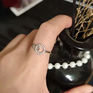 Double interlocking sister’s ring symbolizing friendship — the interlocking double-ring design represents an unbreakable bond and friendship.