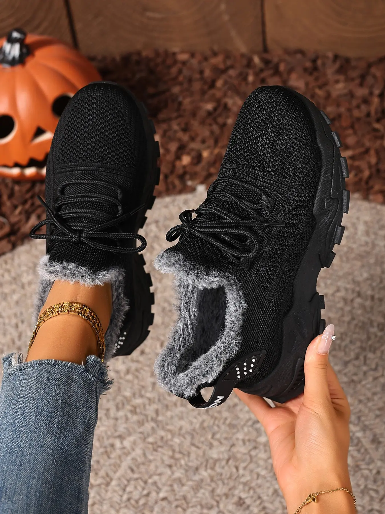 Women's Plus-Size Warm Fleece-Lined Low Top Sneakers, Casual Lifestyle Sneaker, Casual Shoes for Fall & Winter, Comfortable for Indoor and Outdoor Wear, Winter Shoes