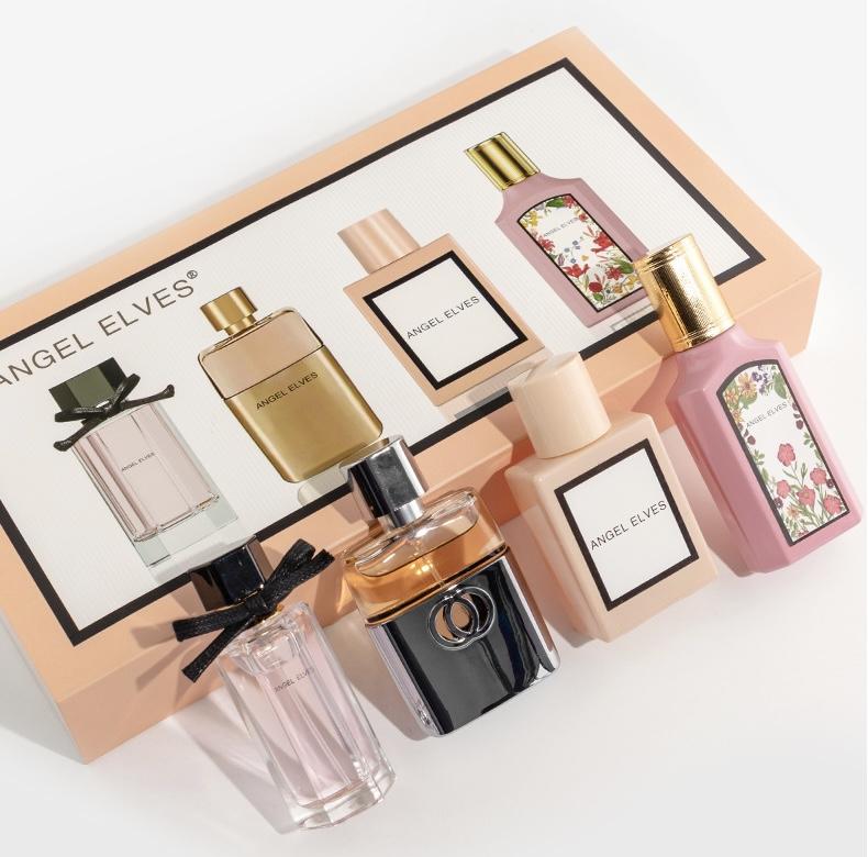 Women’s perfume, a natural spray with a sweet scent—rich yet refined, featuring notes of lily of the valley, gardenia, orange blossom, and sandalwood; long-lasting fragrance