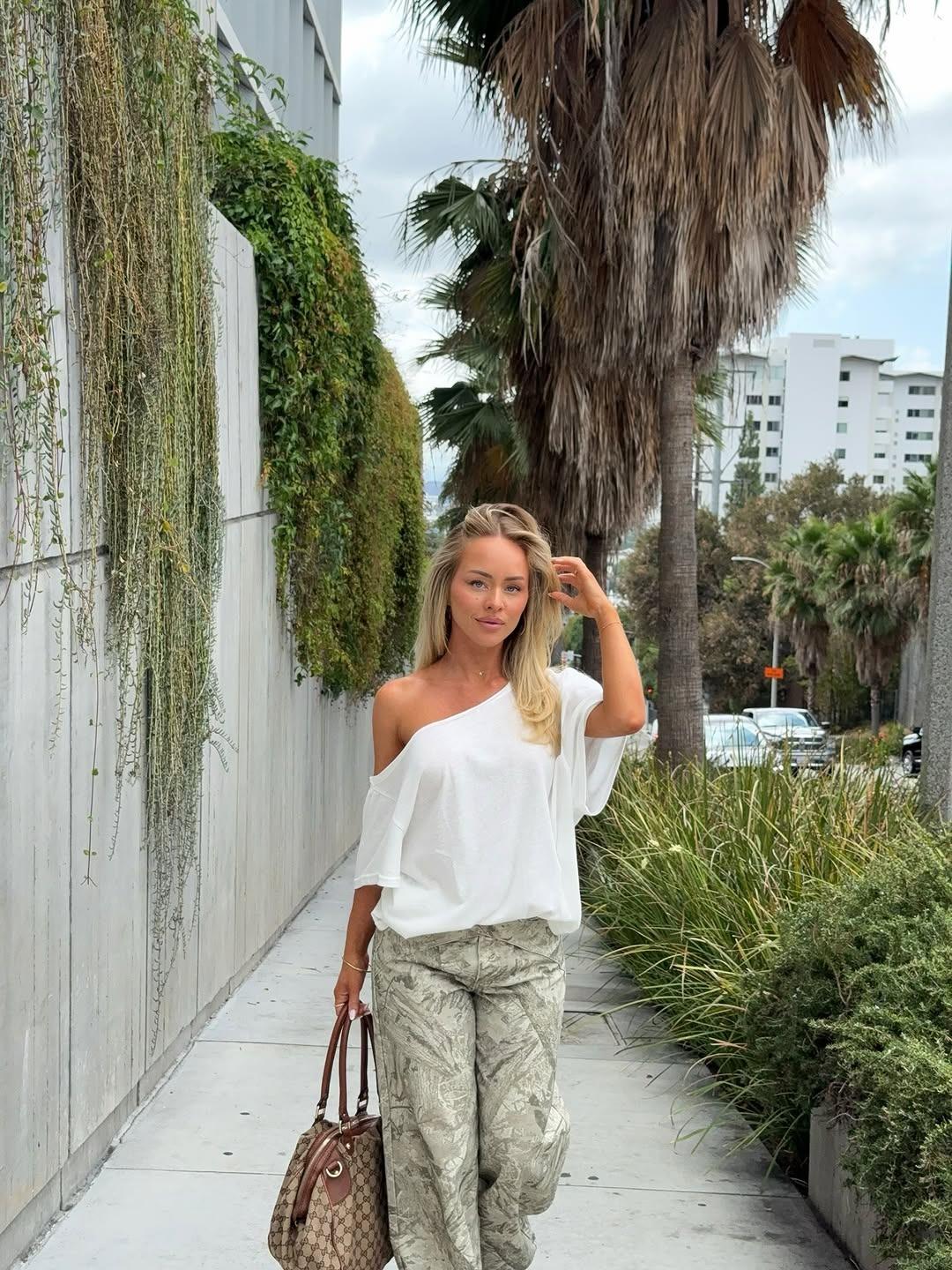 Fisoew Sports  2026 Summer Spring Women's Off-Shoulder Crop Top, Loose Fit, Summer Sports T-shirt, suitable for home wear, travel,