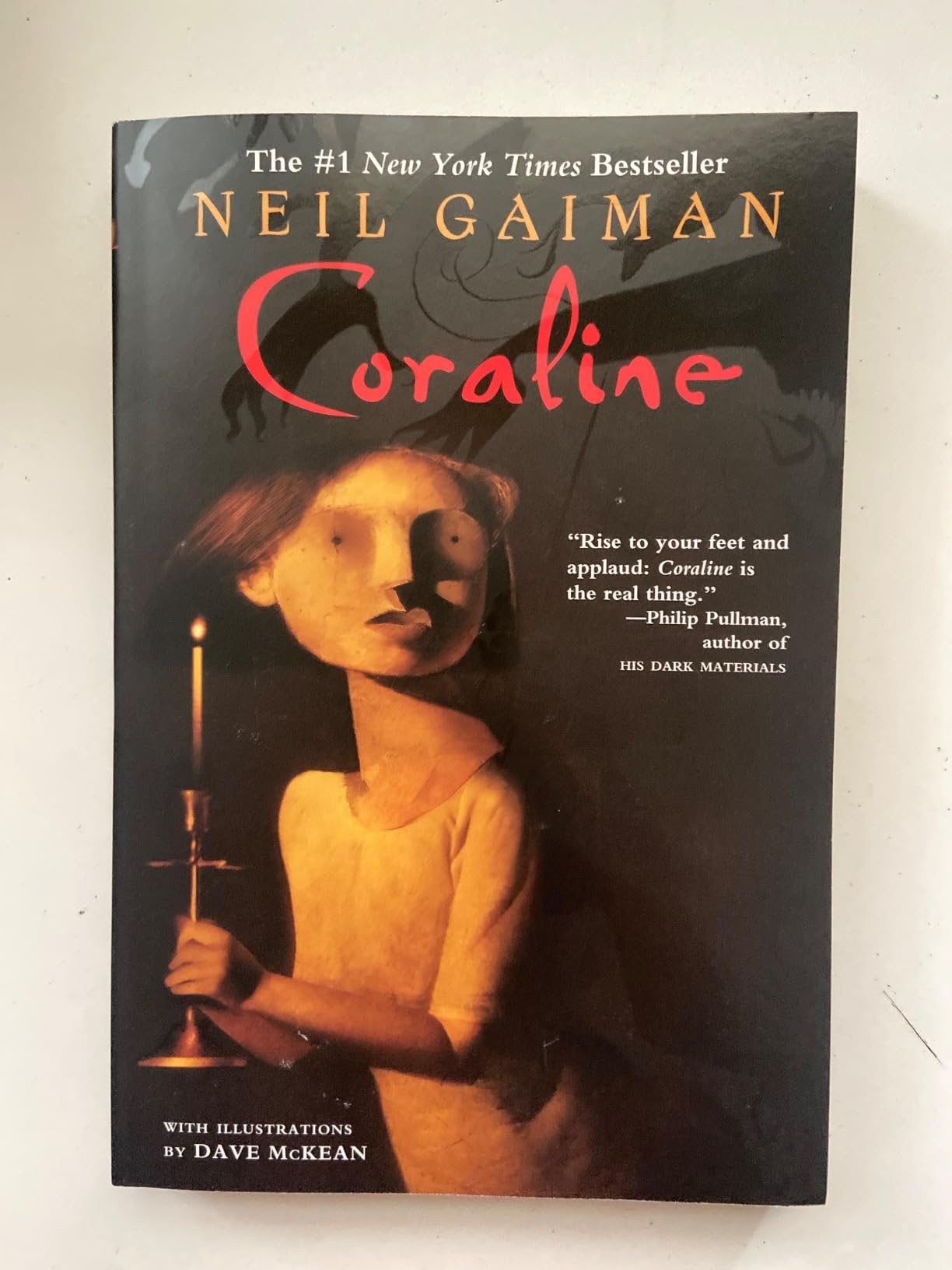 Le Voyage de Caroline - 絵本 Coraline by Neil Gaiman, illustrated by Dave McKean (2003