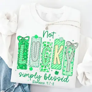 [Sale Up To 50%] St. Patrick’s Day “Not Lucky, Simply Blessed” Romans 4:7-8 Patchwork Graphic Printed Crewneck Sweatshirt – White Green Shamrock Clover Bows Christian Faith Preppy Cute Unisex Pullover Gift for Men Women Mom Dad Church Friends