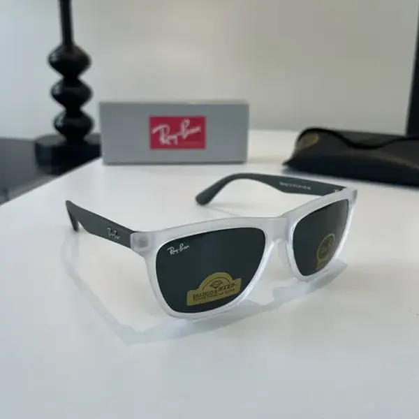 Ray-Ban Justin Sunglasses for Men & Women – Matte White Frame, Black Lens Design