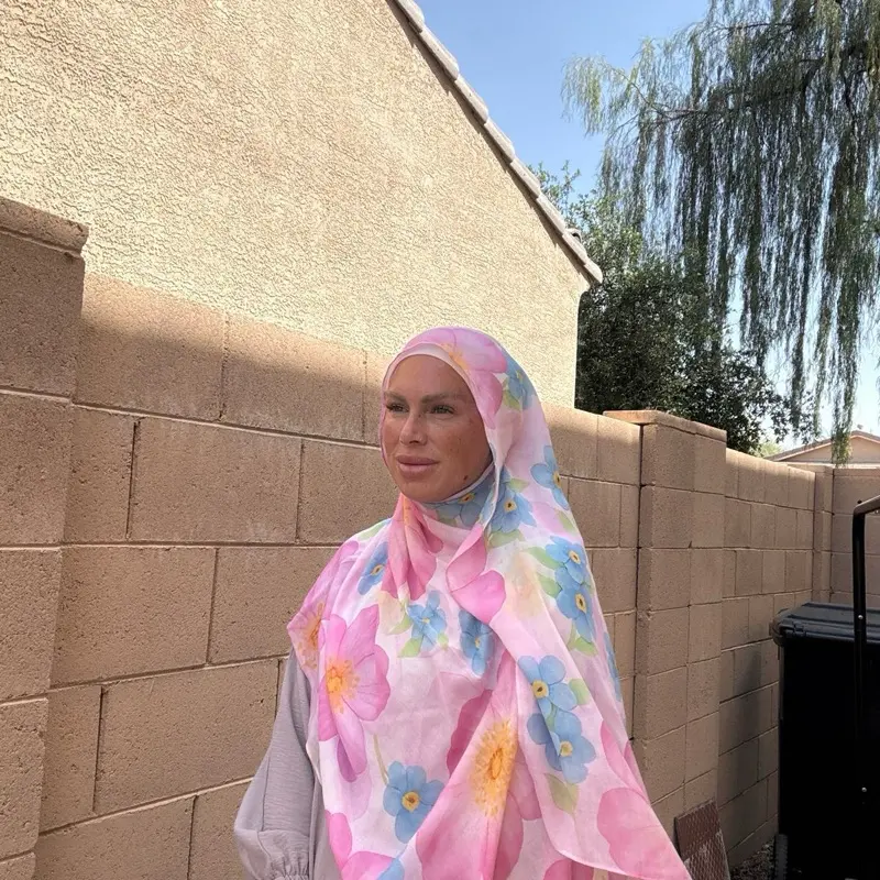 Alaskan floral hijab modal