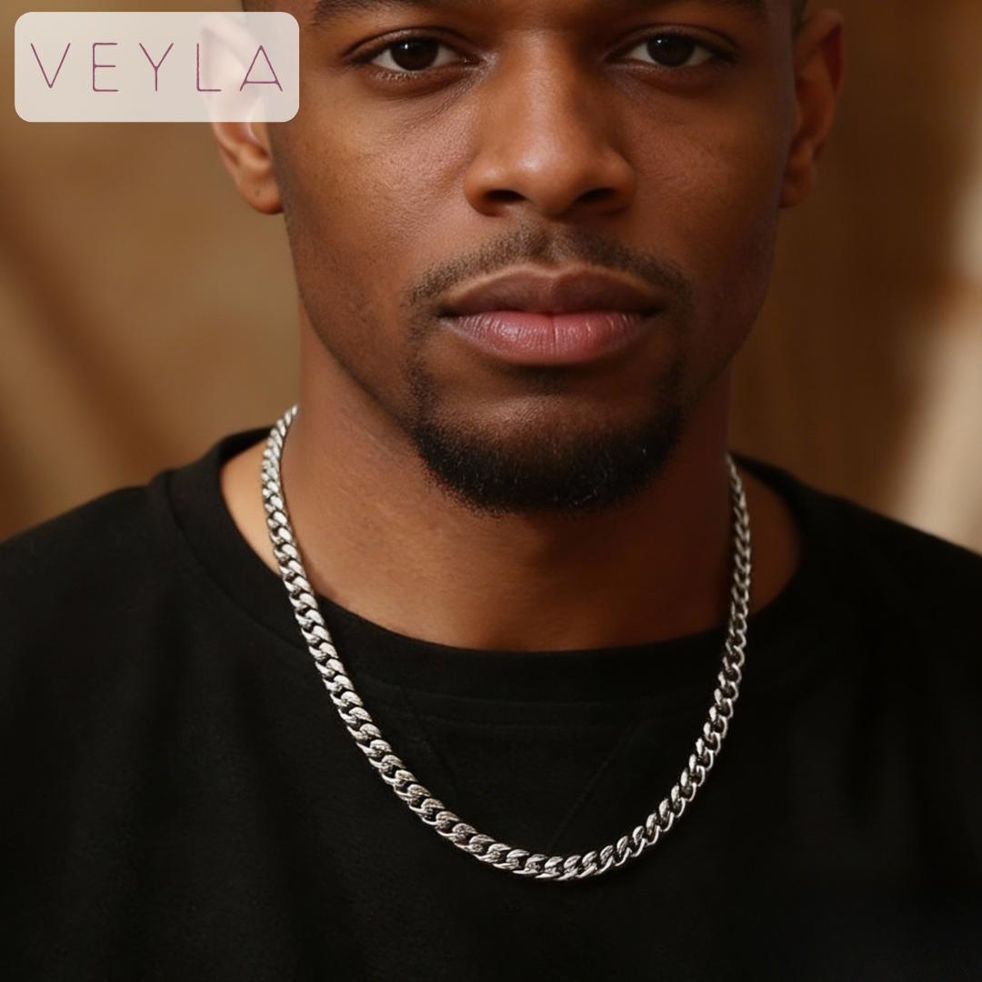 Promise Necklace for Boyfriend – Waterproof Stainless Steel Cuban Chain, Symbol of Love & Commitment, LED Wooden Box Gift for Valentine’s Day & Birthday – Veyla