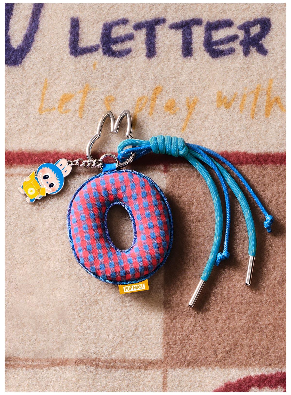 [Spanish] – THE MONSTERS Pin for Love Series – Colgante de Letras, Caja Sorpresa (N-Z)